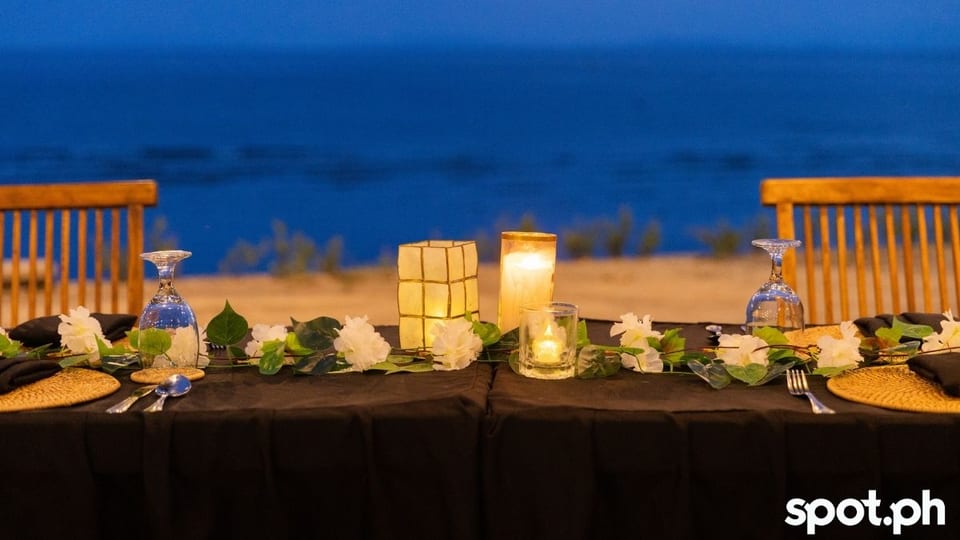 Palm Beach Resort beach dining